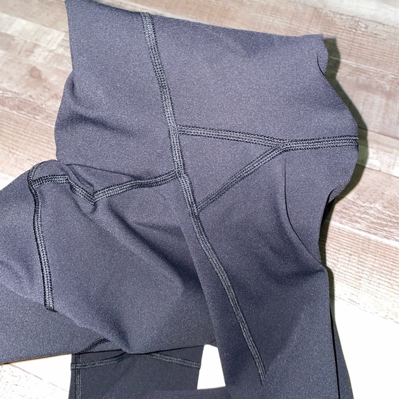 Lululemon Wunder Under Crop High-Rise *Full-On Luxtreme 23" size 8 - Picture 6 of 7